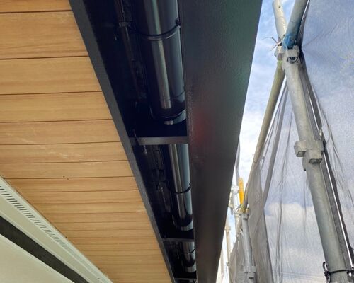 西村様、下屋根の破風、横ﾄﾖ上塗り_210406_3